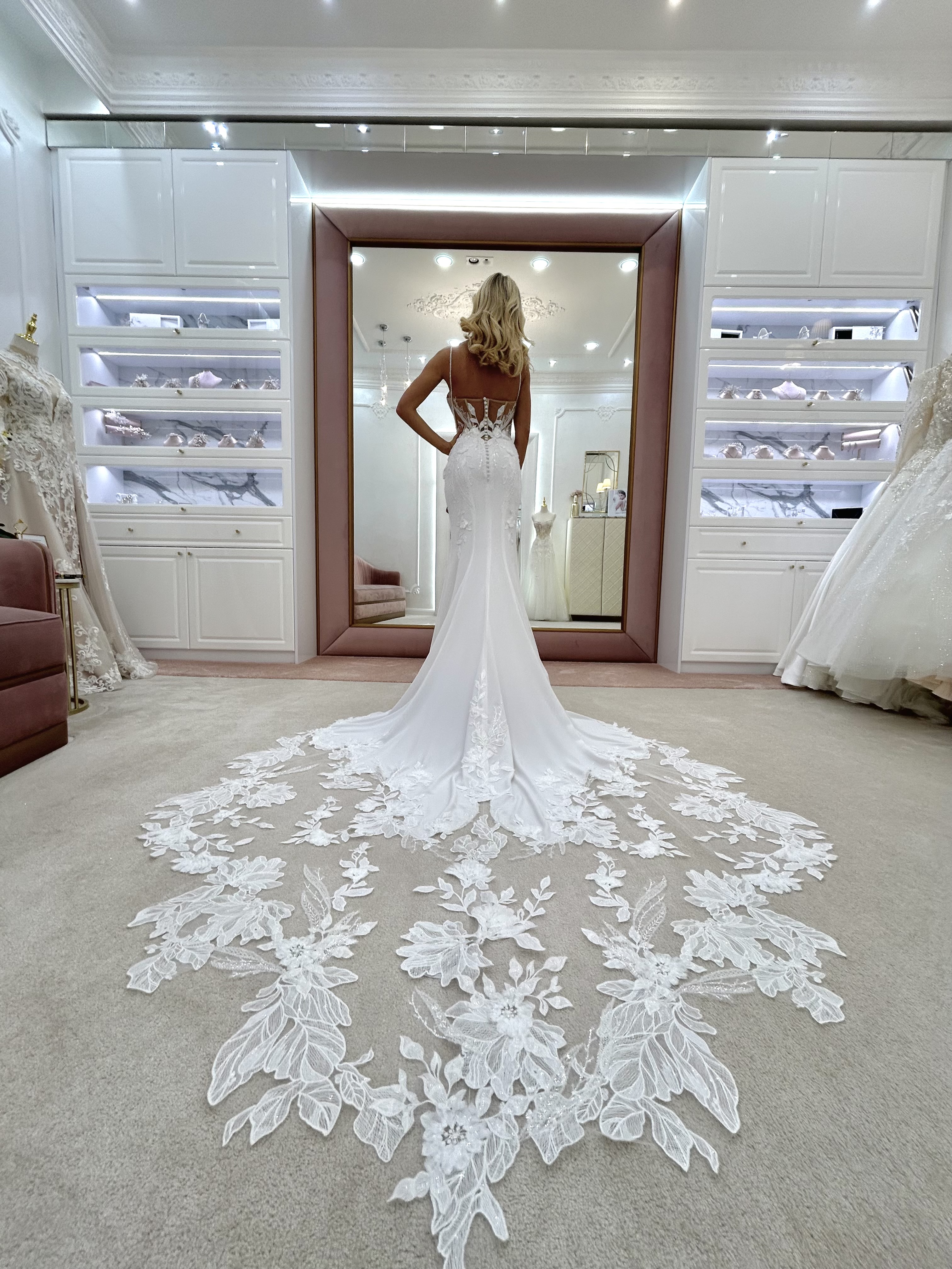 sello fazon a La femme debrecen alakformalo hatassal modern menyasszonyoknak